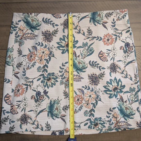 LOFT Above the Knee Length Floral Skirt Size 16 - Picture 6 of 7